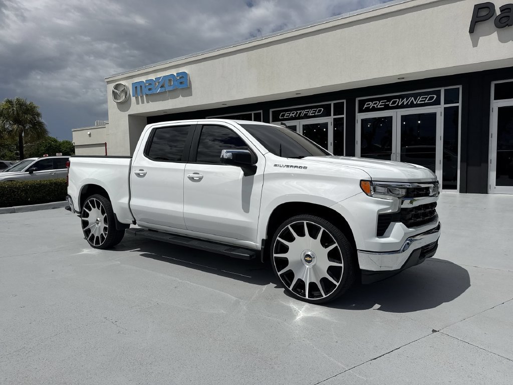 Used 2022 Chevrolet Silverado 1500 LT RWD image 6