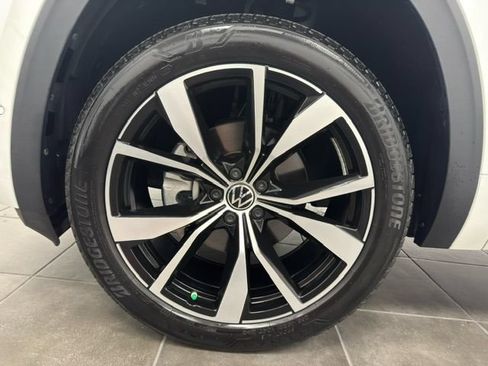 Used 2025 Volkswagen Atlas SEL Premium R-Line AWD/4WD image 28