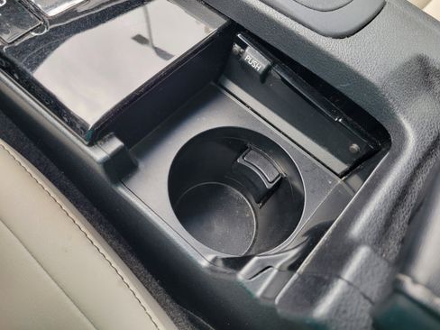 Used 2013 Lexus ES 300h image 21