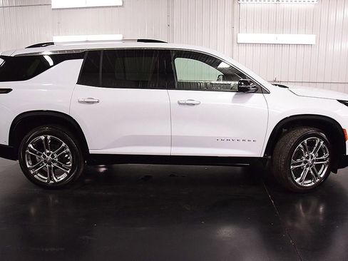 Used 2026 Chevrolet Traverse High Country w/ LPO, Floor Liner Package AWD/4WD image 8