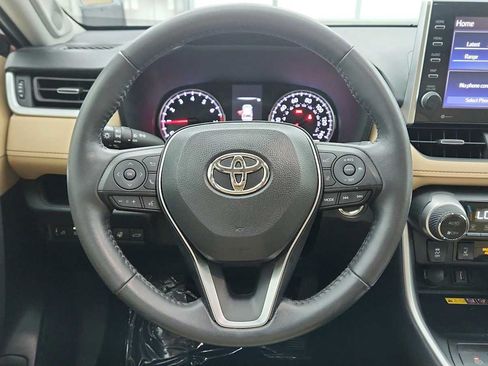 Used 2022 Toyota RAV4 XLE Premium FWD image 19