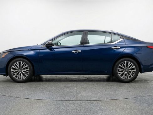 Used 2025 Nissan Altima 2.5 SV image 5