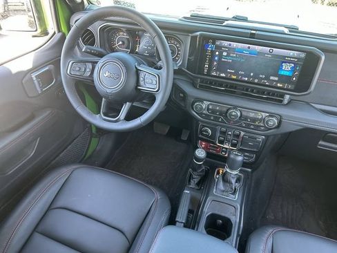 Used 2026 Jeep Wrangler Unlimited Rubicon AWD/4WD image 16