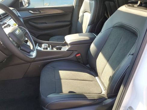 New 2025 Jeep Grand Cherokee L Altitude image 15