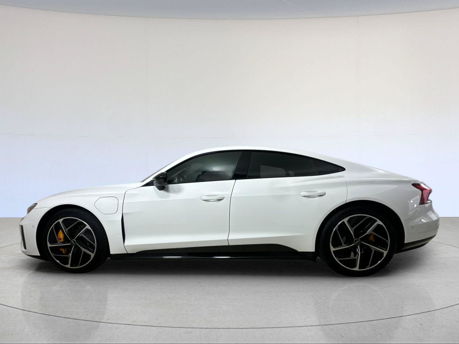 Used 2023 Audi RS e-tron GT w/ Carbon Performance Package AWD/4WD image 3