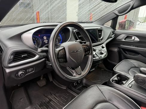 Used 2020 Chrysler Pacifica Limited FWD image 7