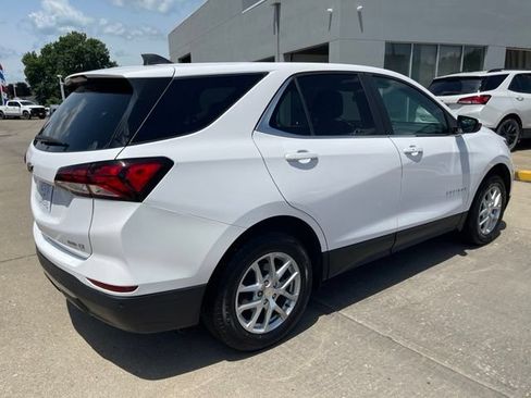 Used 2022 Chevrolet Equinox LT AWD/4WD image 3