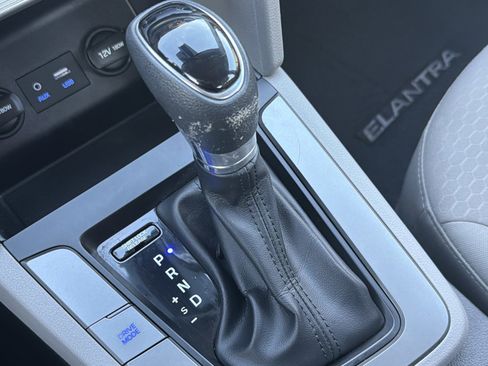 Used 2020 Hyundai Elantra SE w/ Cargo Package (C1) image 23