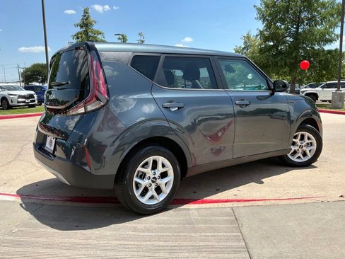 Used 2025 Kia Soul LX w/ LX Technology Package FWD image 6