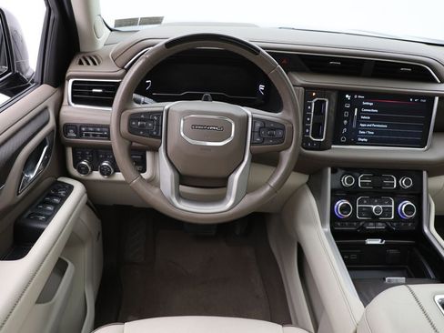 Used 2023 GMC Yukon XL Denali w/ Advanced Technology Package image 16