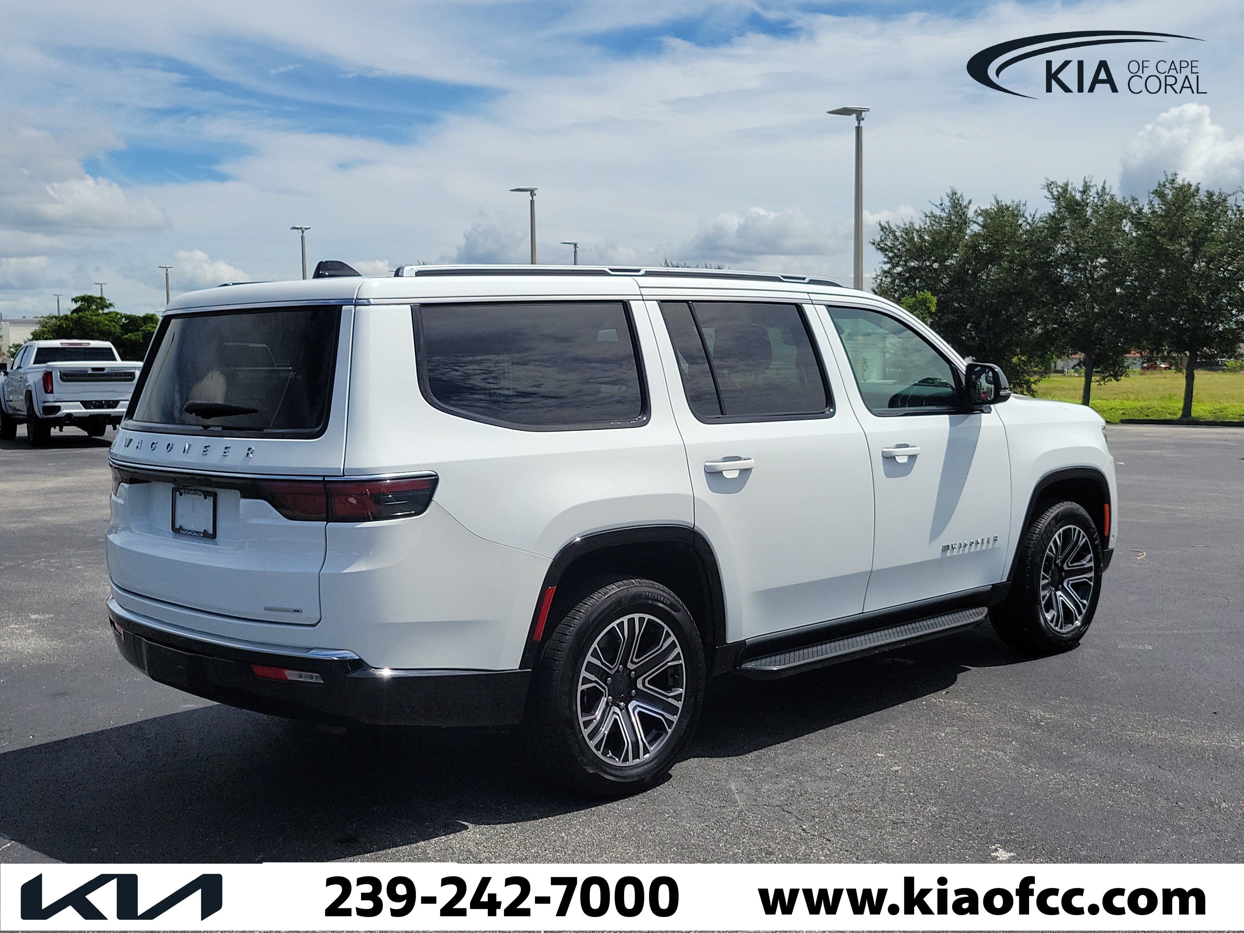 Used 2024 Jeep Wagoneer Series II AWD/4WD image 6