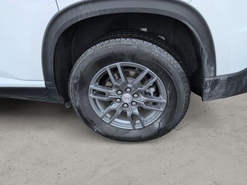 Used 2025 GMC Acadia Elevation image 11