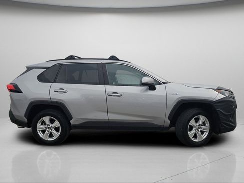 Used 2021 Toyota RAV4 LE image 23