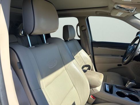 Used 2017 Jeep Grand Cherokee Overland image 14