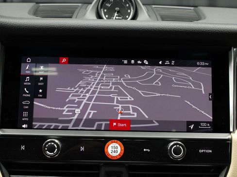 Certified 2025 Porsche Macan AWD/4WD image 26