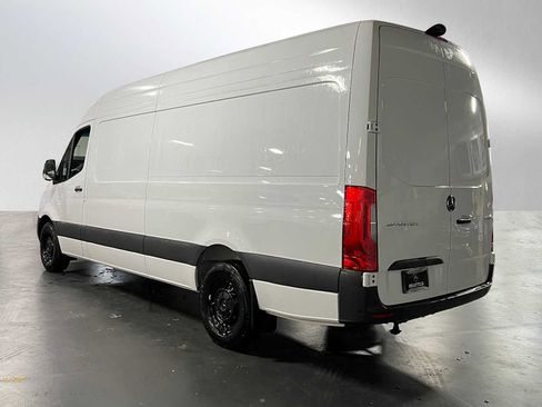 Used 2024 Mercedes-Benz Sprinter 2500 image 5