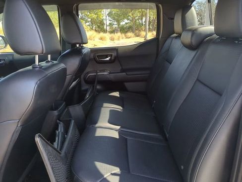 Used 2020 Toyota Tacoma TRD Off-Road w/ TRD Premium Off Road Package image 15