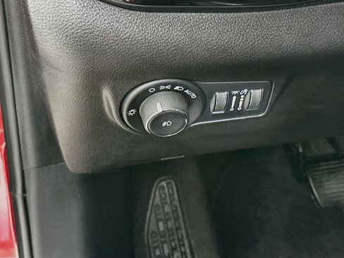 Used 2025 Jeep Compass Trailhawk w/ Trailer Tow Group AWD/4WD image 16