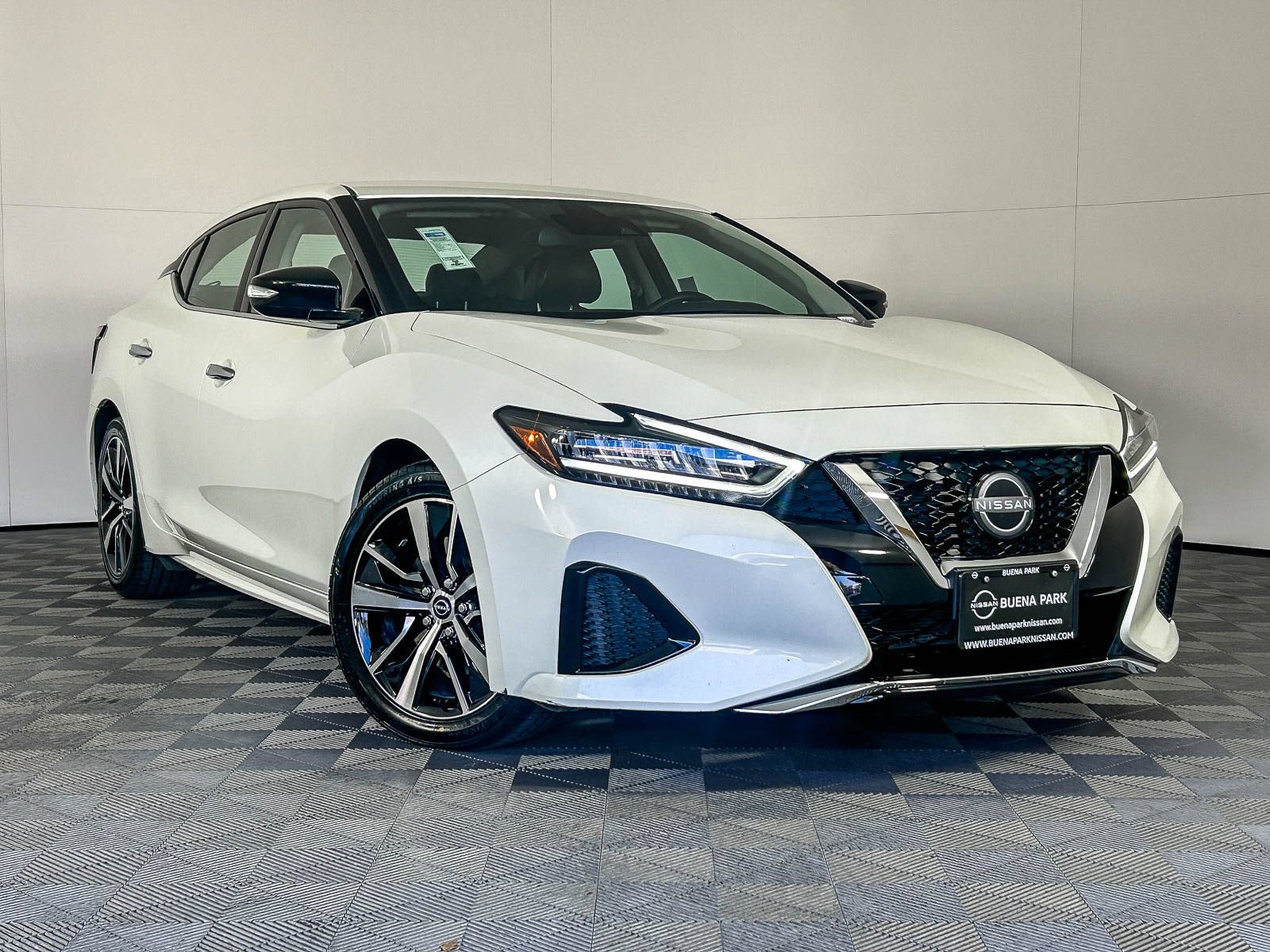 Used 2023 Nissan Maxima SV w/ Floor Mat Group FWD image 1