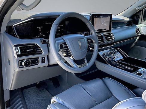 Used 2019 Lincoln Navigator L Reserve AWD/4WD image 4