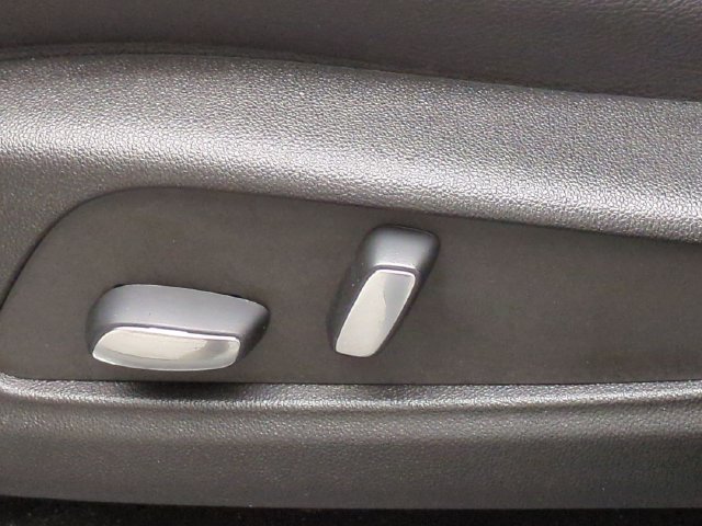 Used 2023 Cadillac XT5 Luxury w/ LPO, Floor Liner Package AWD/4WD image 17