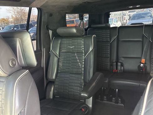 Used 2022 Cadillac Escalade ESV Premium Luxury Platinum image 7