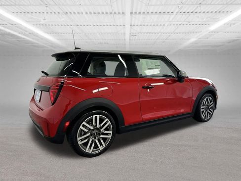 Certified 2025 MINI Cooper 2-Door Hardtop image 6