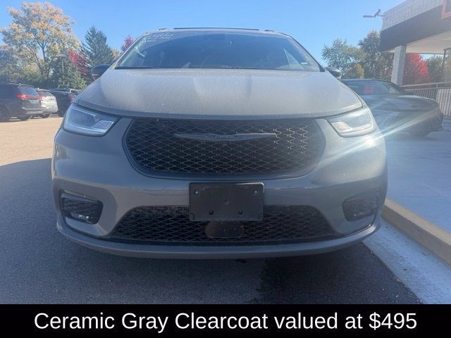 Used 2025 Chrysler Pacifica Limited FWD image 3