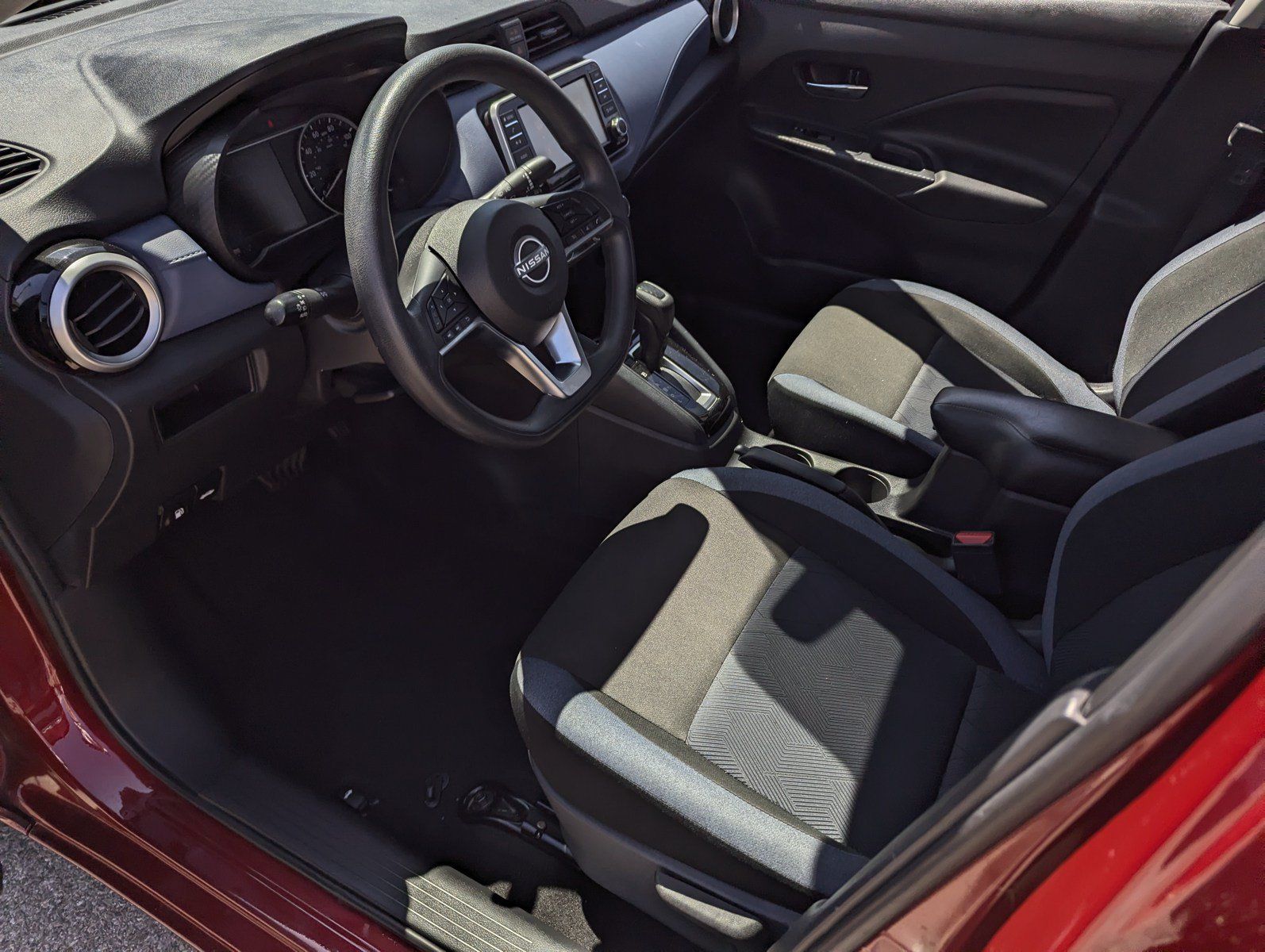 Used 2024 Nissan Versa SV FWD image 9