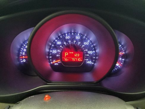 Used 2014 Kia Soul + FWD image 23