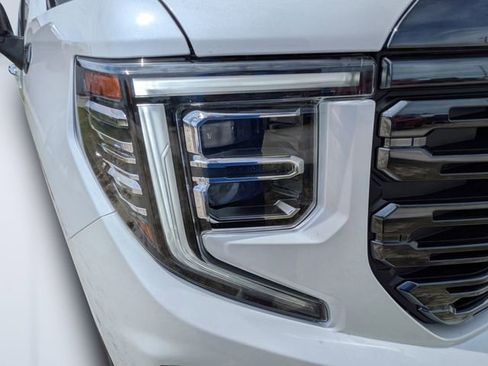Used 2022 GMC Sierra 1500 Denali Ultimate AWD/4WD image 9