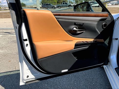 Used 2025 Lexus ES 350 w/ Premium Package image 26