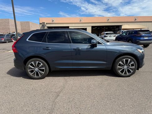 Used 2022 Volvo XC60 B5 Momentum w/ Advanced Package AWD/4WD image 4