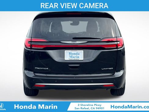 Used 2023 Chrysler Pacifica Limited FWD image 6