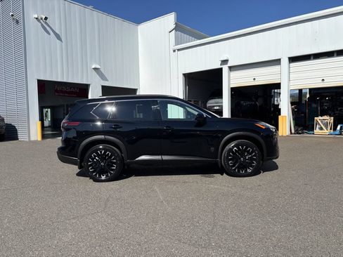 Used 2026 Nissan Rogue Dark Armor AWD/4WD image 8