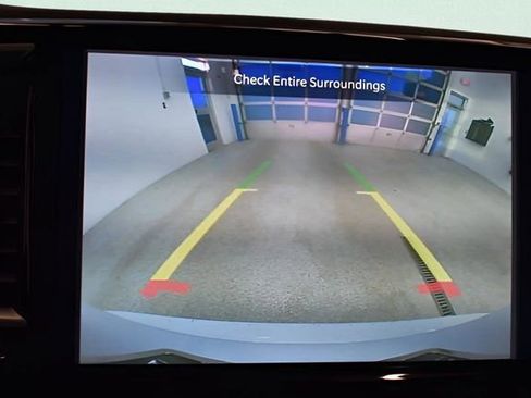 Used 2025 Chrysler Pacifica Select image 8