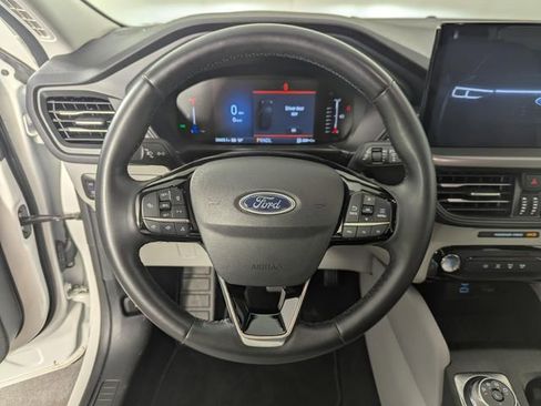 Used 2023 Ford Escape SE image 13