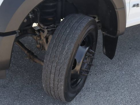 Used 2017 Ford F550 2WD Regular Cab Super Duty image 34