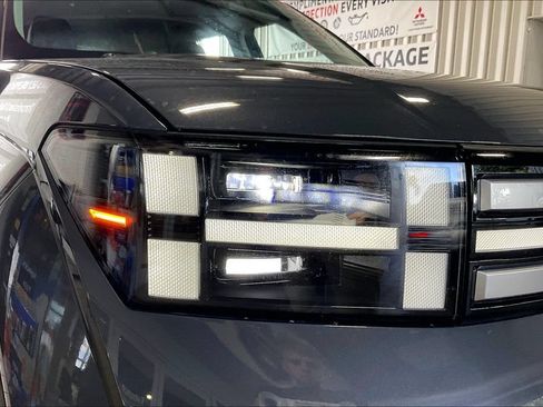 Used 2025 Hyundai Santa Fe SEL AWD/4WD image 26