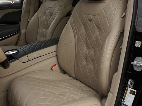 Used 2018 Mercedes-Benz Maybach S 560 4MATIC image 3