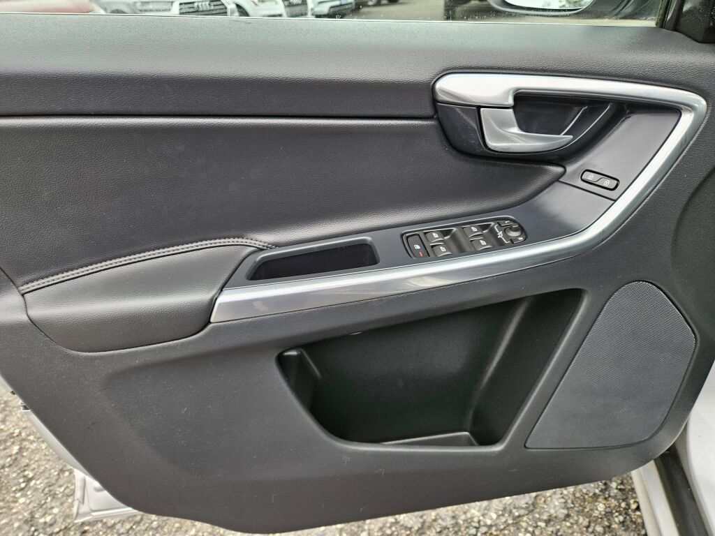 Used 2015 Volvo XC60 T5 AWD/4WD image 26