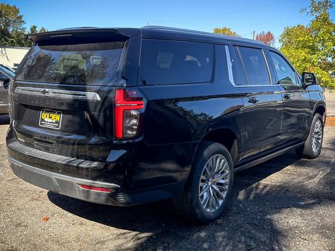 Used 2023 Chevrolet Suburban High Country image 13