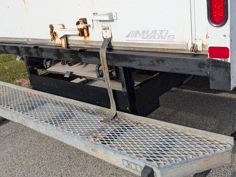 Used 2017 Ford E-450 and Econoline 450 Super Duty RWD image 33