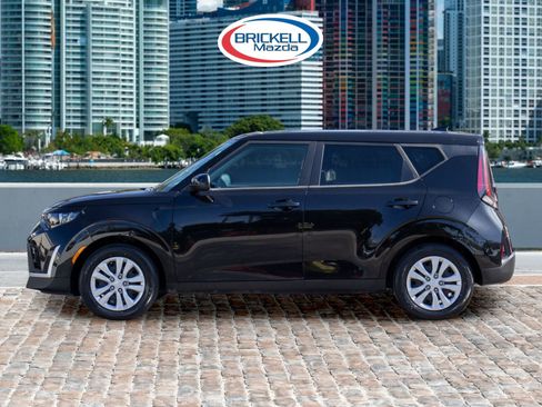 Used 2023 Kia Soul LX image 8