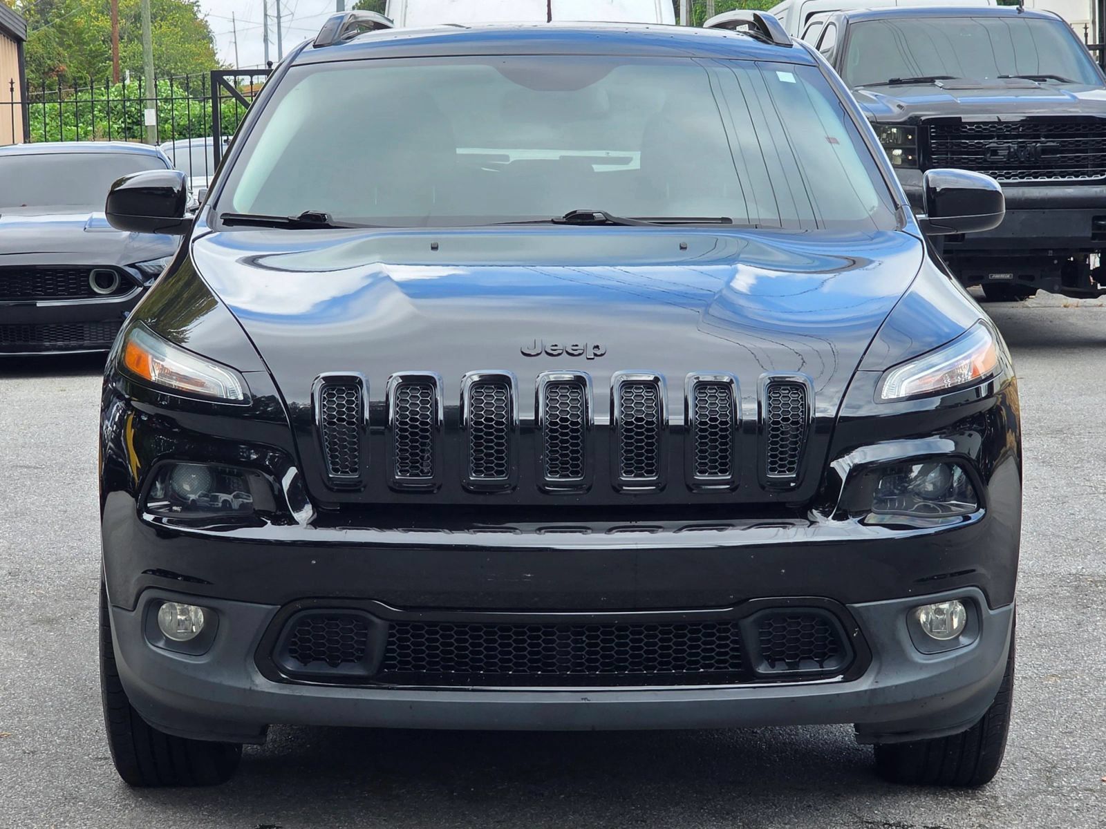 Used 2018 Jeep Cherokee Latitude w/ Altitude Package AWD/4WD image 9