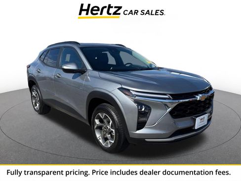 Used 2025 Chevrolet Trax LT FWD image 1