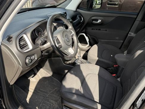 Used 2019 Jeep Renegade Latitude w/ Cold Weather Group AWD/4WD image 3