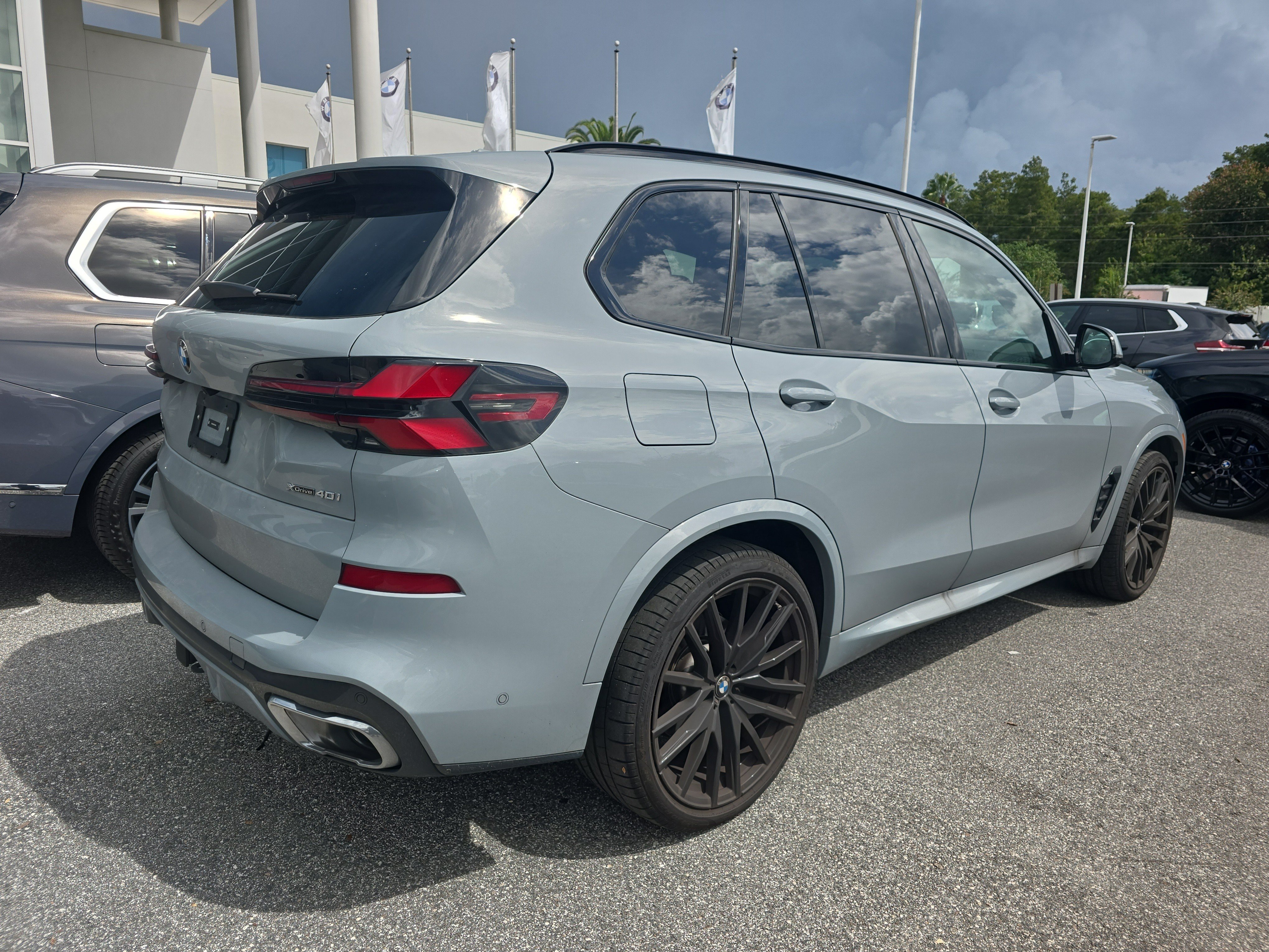 Used 2026 BMW X5 xDrive40i w/ M Sport Package AWD/4WD image 2