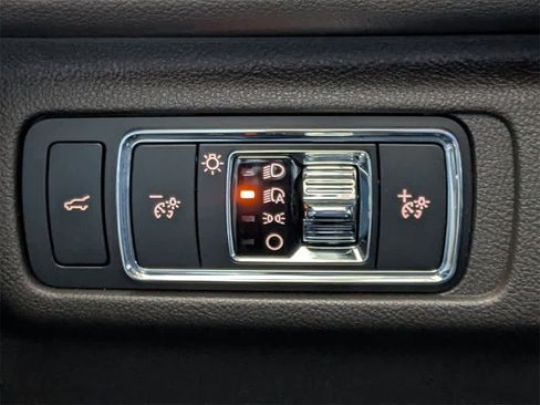 Used 2022 Lincoln Corsair FWD w/ Premium Package image 34