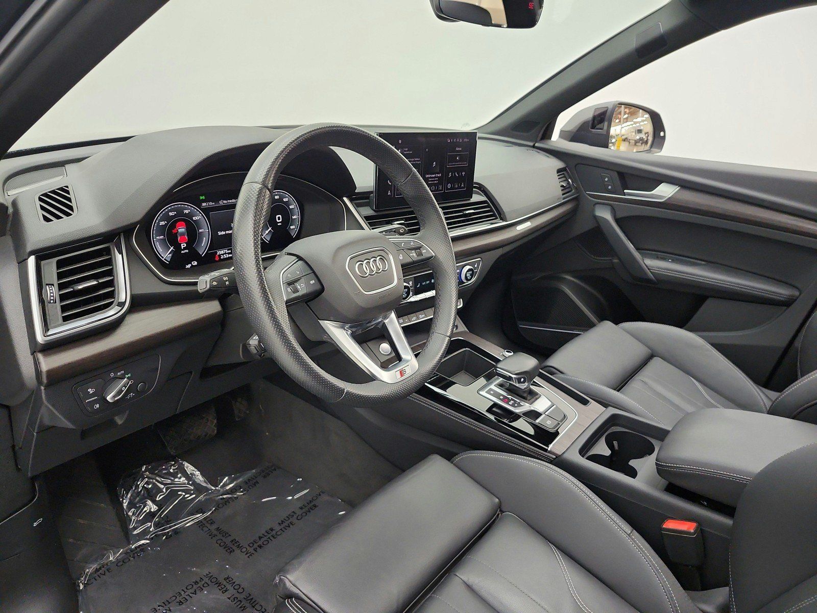 Used 2024 Audi Q5 e Premium Plus w/ Premium Plus Package AWD/4WD image 12